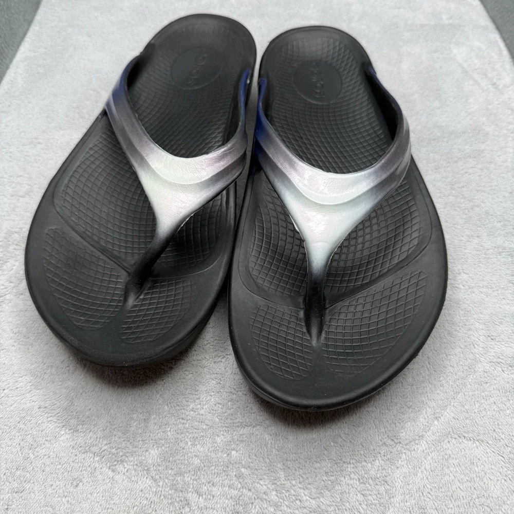OOFOS OOlala Luxe Women's Size 11 Black Iris Blue Recovery Thong Sandals